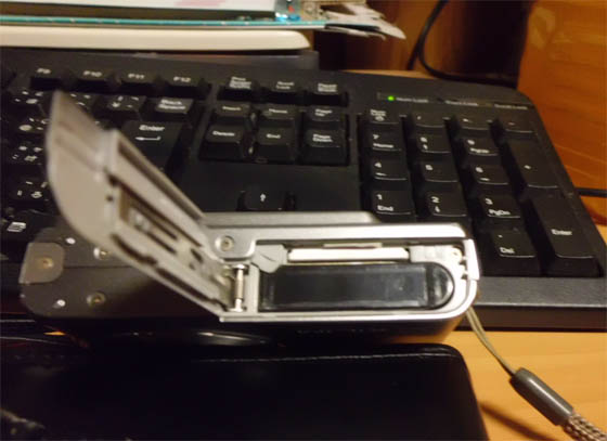 SDカードの下の隙間がなくなった